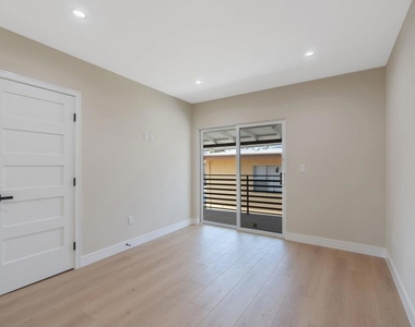 1206 Tamarind Avenue - Photo Thumbnail 29