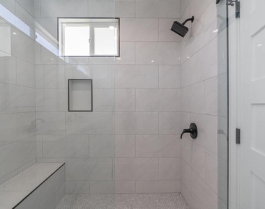1206 Tamarind Avenue - Photo Thumbnail 22