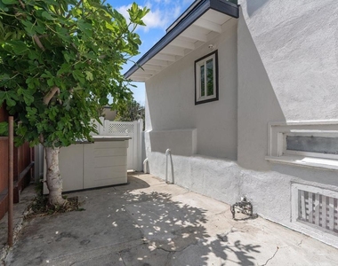 1206 Tamarind Avenue - Photo Thumbnail 37