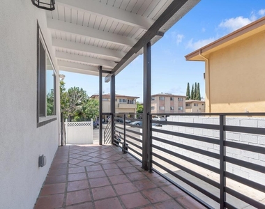 1206 Tamarind Avenue - Photo Thumbnail 39