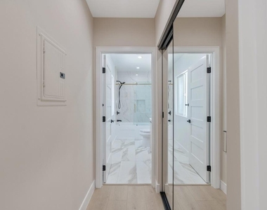 1206 Tamarind Avenue - Photo Thumbnail 26