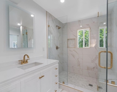 1206 Tamarind Avenue - Photo Thumbnail 7