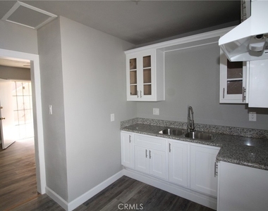 4986 Southern Avenue - Photo Thumbnail 5