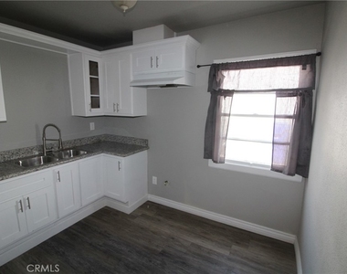 4986 Southern Avenue - Photo Thumbnail 3