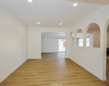 9618 Pauline Drive - Photo Thumbnail 3