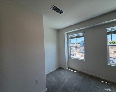 9707 Babaco Street - Photo Thumbnail 34