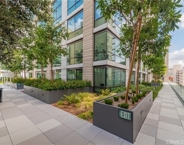 400 S Broadway S - Photo Thumbnail 11