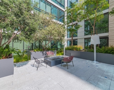 400 S Broadway S - Photo Thumbnail 15