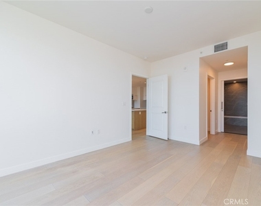 400 S Broadway S - Photo Thumbnail 5