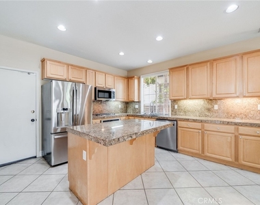 11761 Fricker Ave - Photo Thumbnail 8