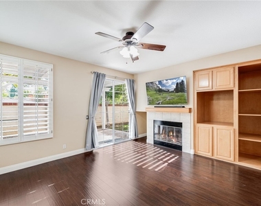 11761 Fricker Ave - Photo Thumbnail 6