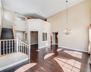 11761 Fricker Ave - Photo Thumbnail 4