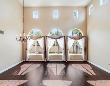 11761 Fricker Ave - Photo Thumbnail 2