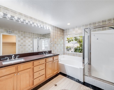 11761 Fricker Ave - Photo Thumbnail 15