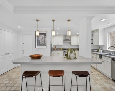 431 Nyes Place - Photo Thumbnail 5