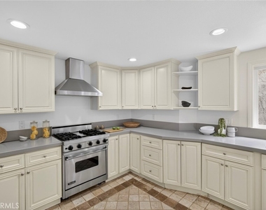 431 Nyes Place - Photo Thumbnail 10