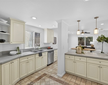 431 Nyes Place - Photo Thumbnail 3