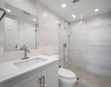 343 Pioneer Drive - Photo Thumbnail 24