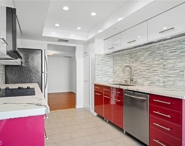 343 Pioneer Drive - Photo Thumbnail 17