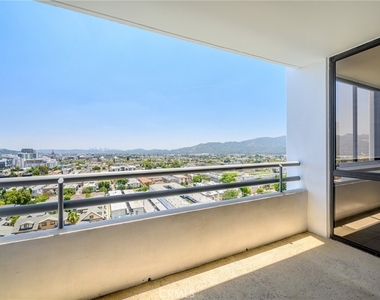 343 Pioneer Drive - Photo Thumbnail 9