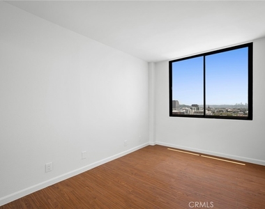 343 Pioneer Drive - Photo Thumbnail 25