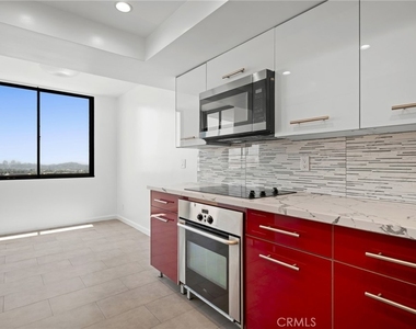 343 Pioneer Drive - Photo Thumbnail 15