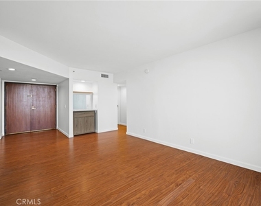 343 Pioneer Drive - Photo Thumbnail 6