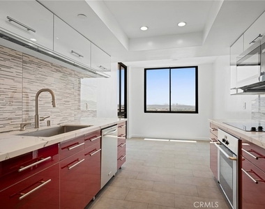 343 Pioneer Drive - Photo Thumbnail 14