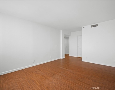 343 Pioneer Drive - Photo Thumbnail 22