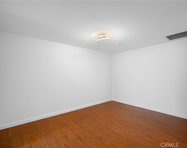 343 Pioneer Drive - Photo Thumbnail 12