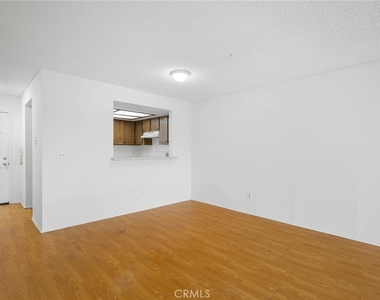 330 Pioneer Drive - Photo Thumbnail 7