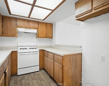 330 Pioneer Drive - Photo Thumbnail 10