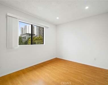330 Pioneer Drive - Photo Thumbnail 14