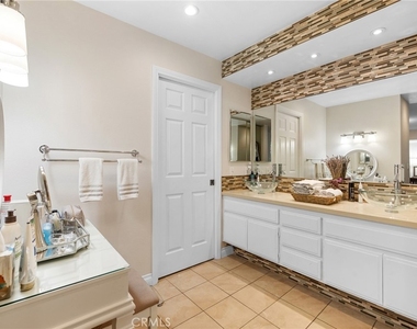 236 N Louise Street - Photo Thumbnail 17