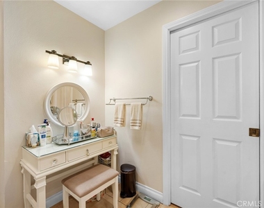 236 N Louise Street - Photo Thumbnail 18