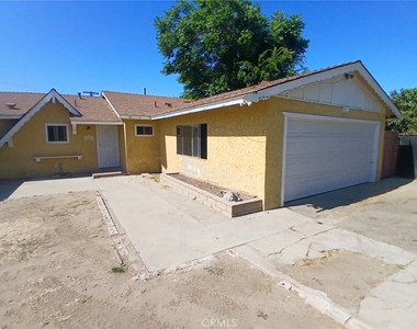 652 E Belmont - Photo Thumbnail 4