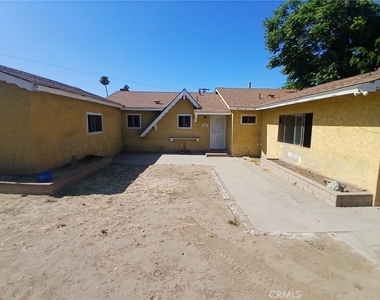 652 E Belmont - Photo Thumbnail 1