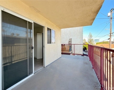 810 E Grand Ave - Photo Thumbnail 32