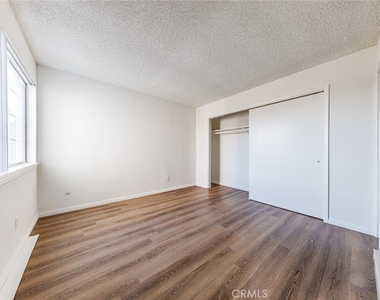 810 E Grand Ave - Photo Thumbnail 15