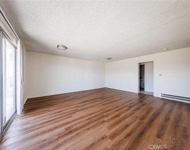 810 E Grand Ave - Photo Thumbnail 8