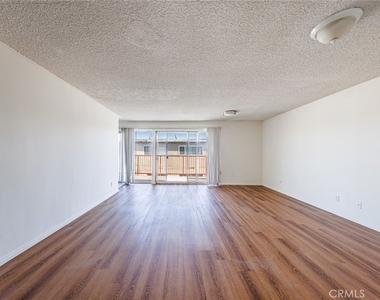 810 E Grand Ave - Photo Thumbnail 9
