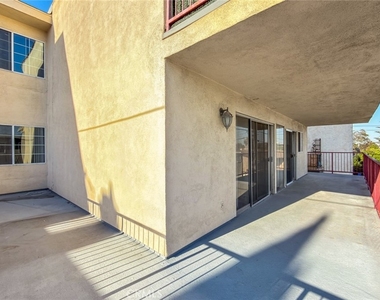 810 E Grand Ave - Photo Thumbnail 30