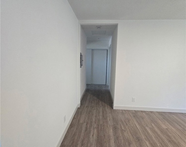 422 Devener Street - Photo Thumbnail 3