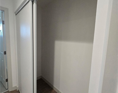 422 Devener Street - Photo Thumbnail 7
