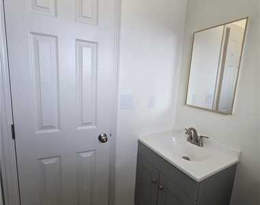 422 Devener Street - Photo Thumbnail 6