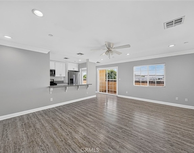 7923 Ledge Ave - Photo Thumbnail 4