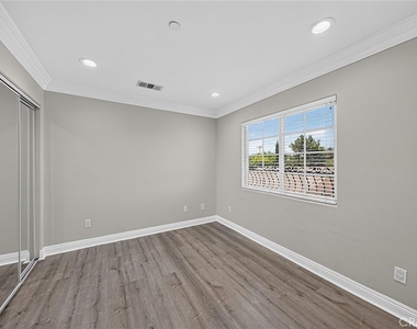 7923 Ledge Ave - Photo Thumbnail 17