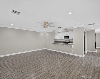 7923 Ledge Ave - Photo Thumbnail 3