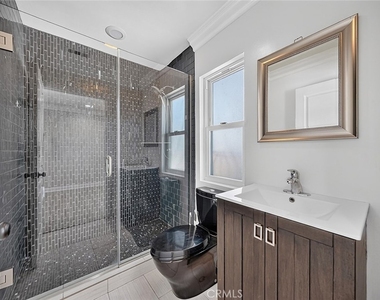 7923 Ledge Ave - Photo Thumbnail 9