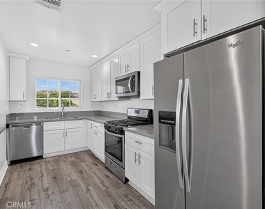 7923 Ledge Ave - Photo Thumbnail 5